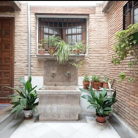 Apartamentos Centro Historico A Los Pies De La Alhambra Granada Bagian luar foto