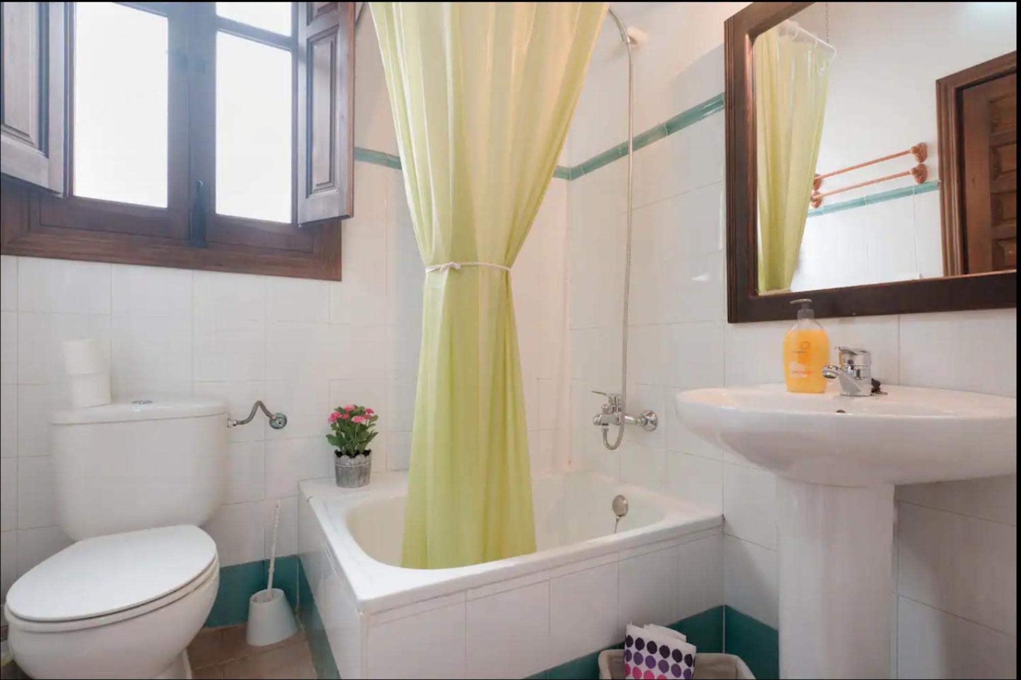 Apartamentos Centro Historico A Los Pies De La Alhambra Granada Bagian luar foto