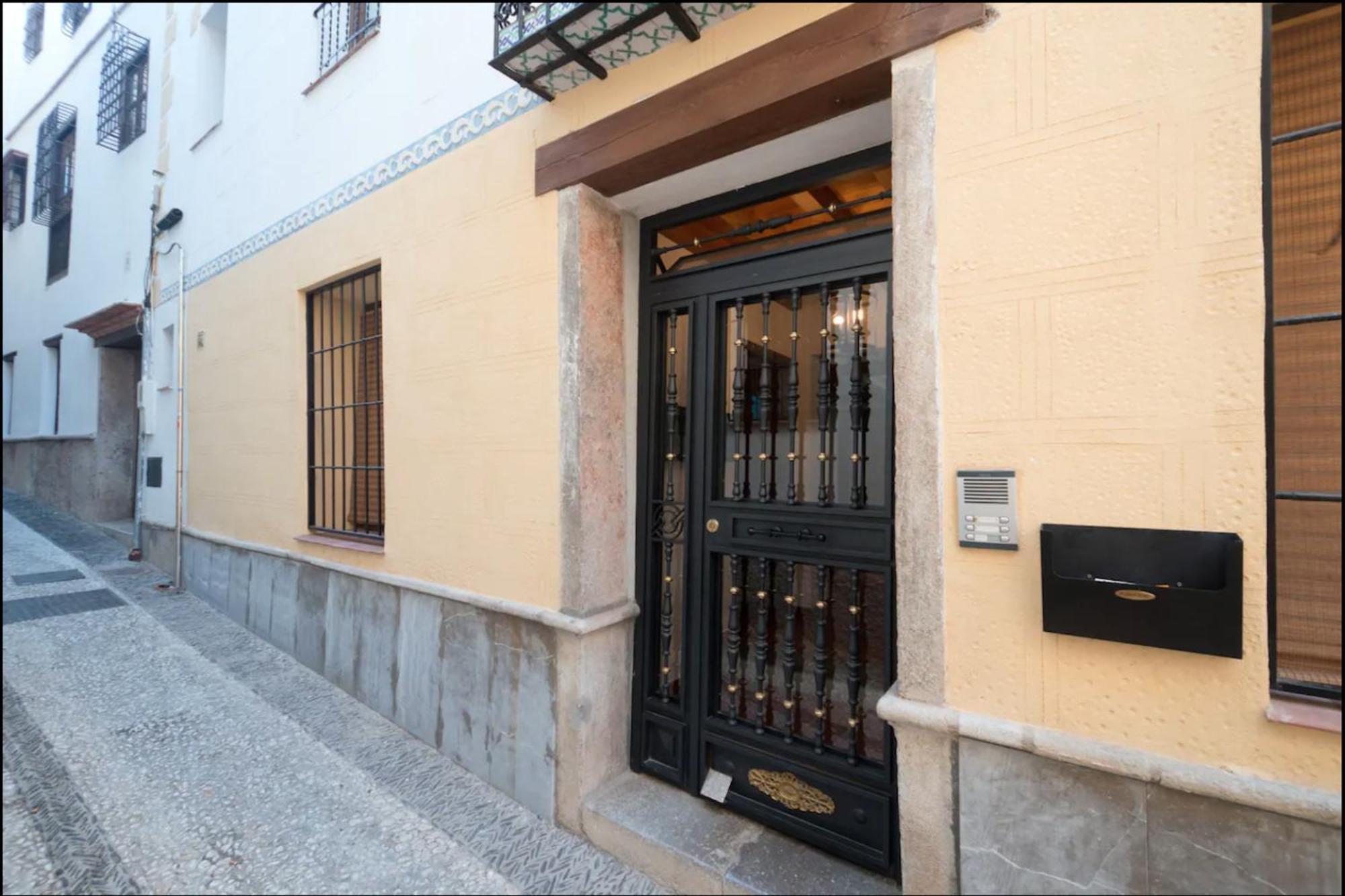 Apartamentos Centro Historico A Los Pies De La Alhambra Granada Bagian luar foto
